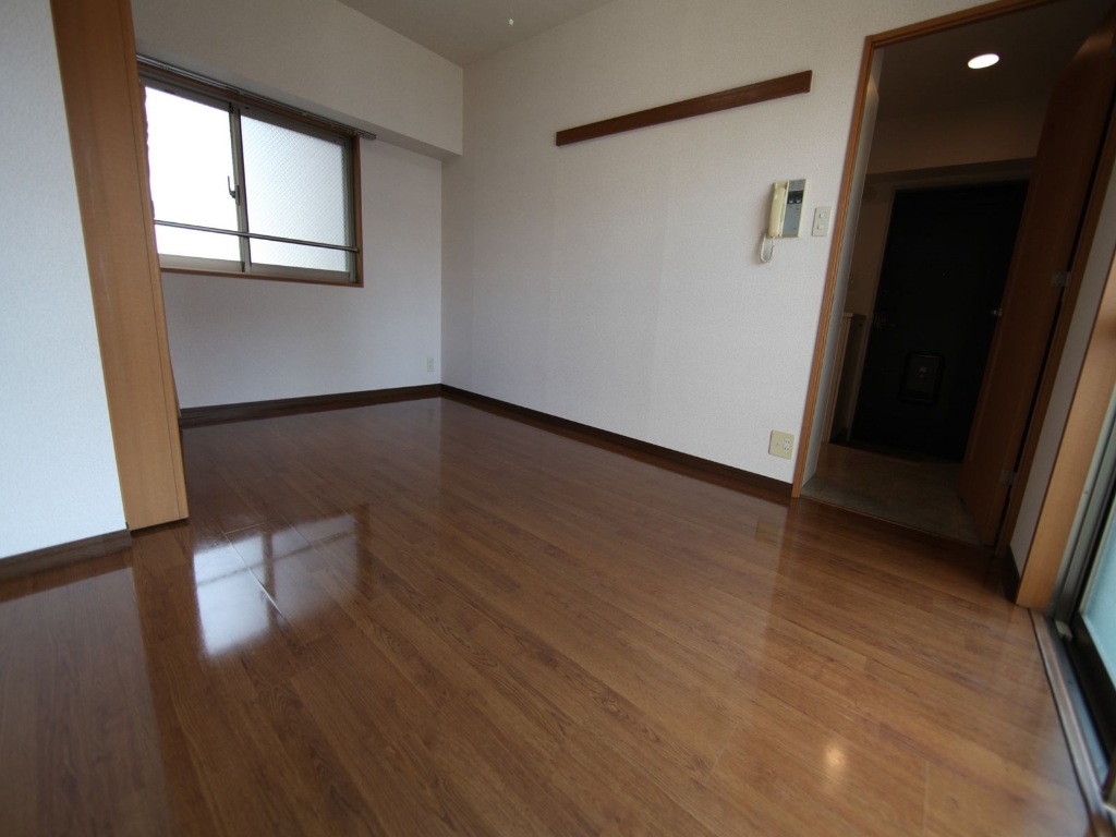 その他　洋室8帖　クローゼット付（収納充実してます）