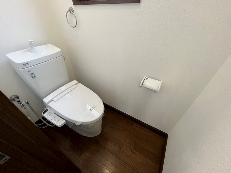 寺戸町東田中瀬17-6店舗付住宅のトイレ写真