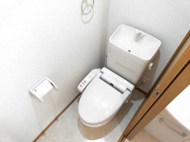 ＪＲ東海道本線 塚本駅 徒歩10分 3階建 築21年のトイレ写真