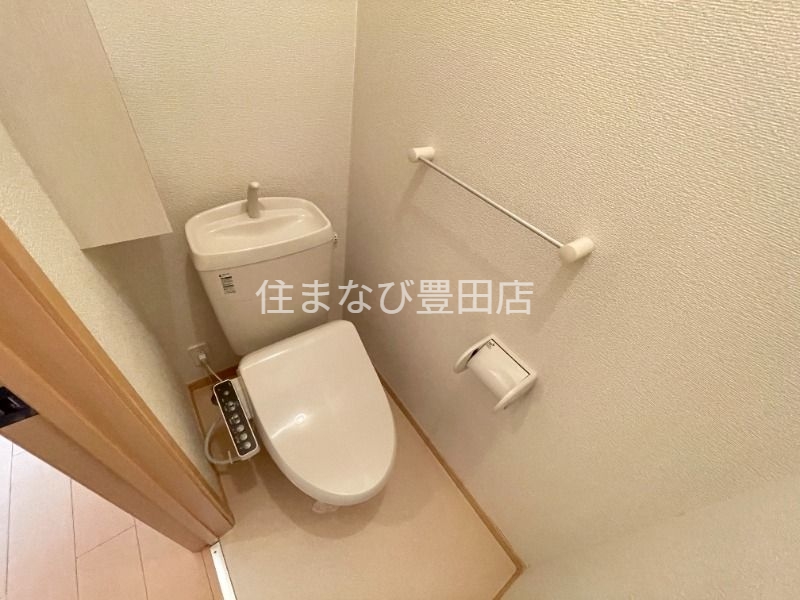 名鉄三河線 知立駅 バス乗車時間：25分 最寄りバス停で下車 徒歩3分 2階建 築16年のトイレ写真