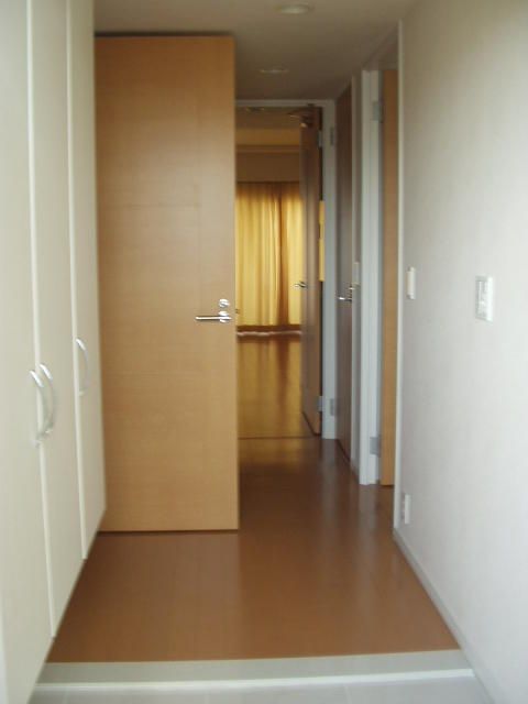 玄関　収納もある玄関です