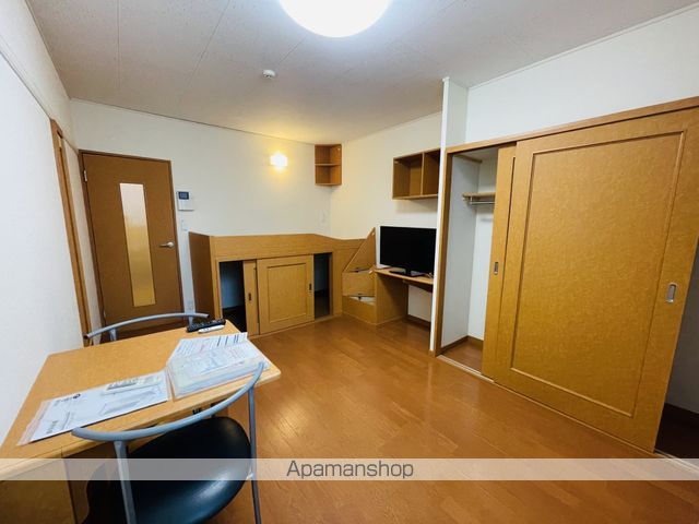 レオパレス西波止場の居間写真