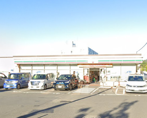 コンビニ　セブンイレブン（コンビニ）まで257m