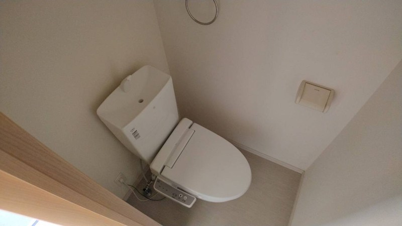 京成本線 ユーカリが丘駅 徒歩6分 2階建 築13年のトイレ写真