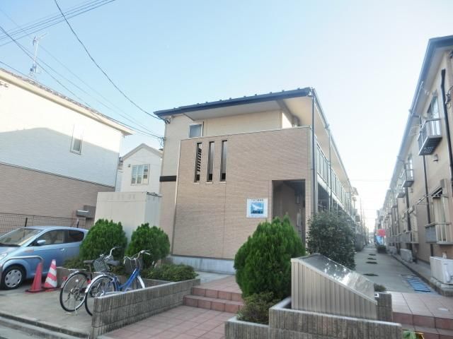 建物外観　閑静な住宅街に建つ綺麗な物件です。