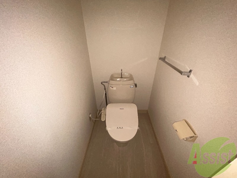 トイレ　トイレはウォシュレット機能付きです。安心して使用できますね。