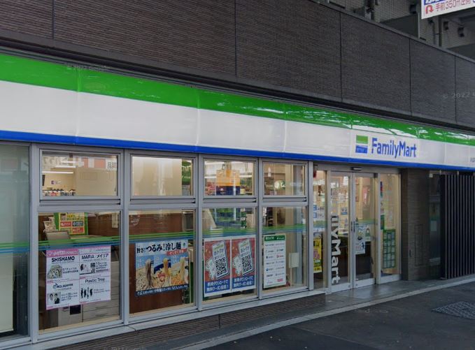 コンビニ　ファミリーマート 杉並阿佐谷中杉通り店（コンビニ）まで200m