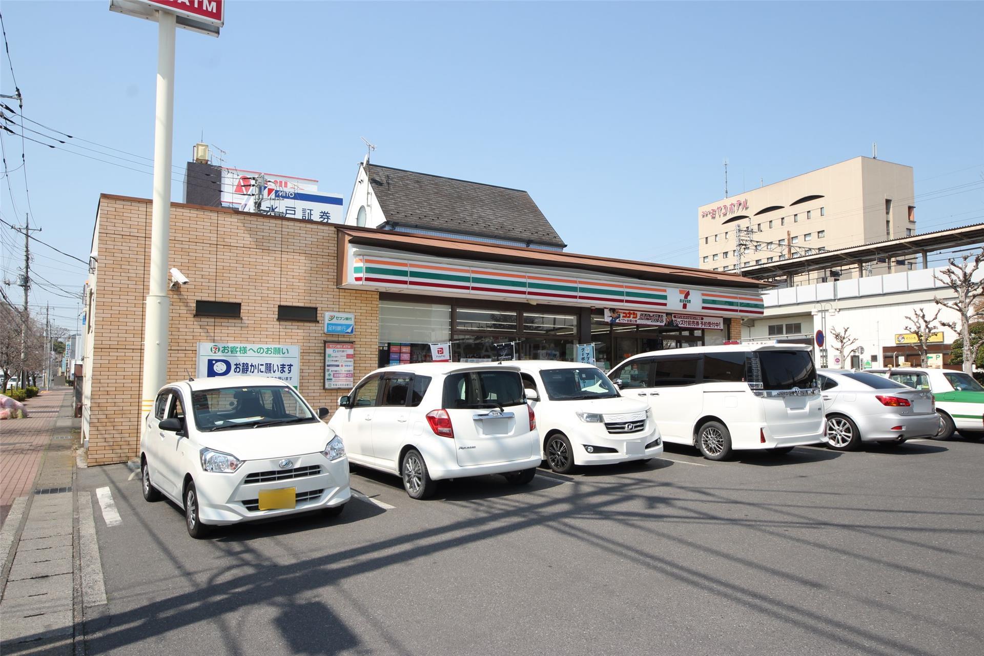 コンビニ　セブンイレブン足利東武駅前店（コンビニ）まで581m