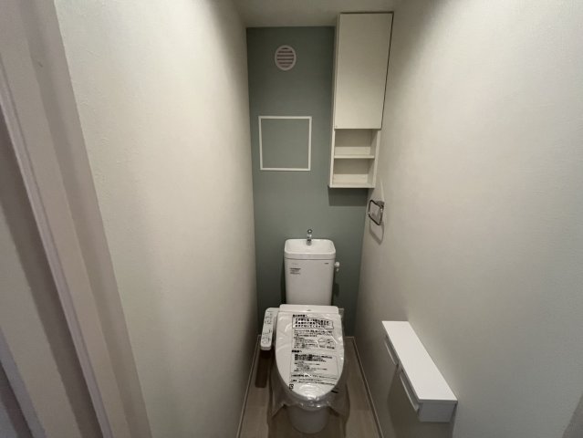 トイレ　落ち着いた色調のトイレです
