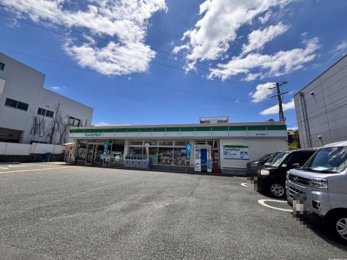 コンビニ　ファミリーマート豊中中桜塚店（コンビニ）まで318m