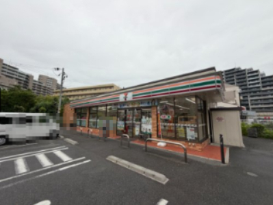 コンビニ　セブンイレブン豊中東泉丘店（コンビニ）まで862m