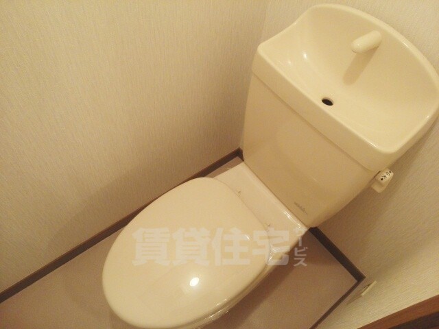 地下鉄御堂筋線 なかもず駅 徒歩22分 3階建 築24年のトイレ写真