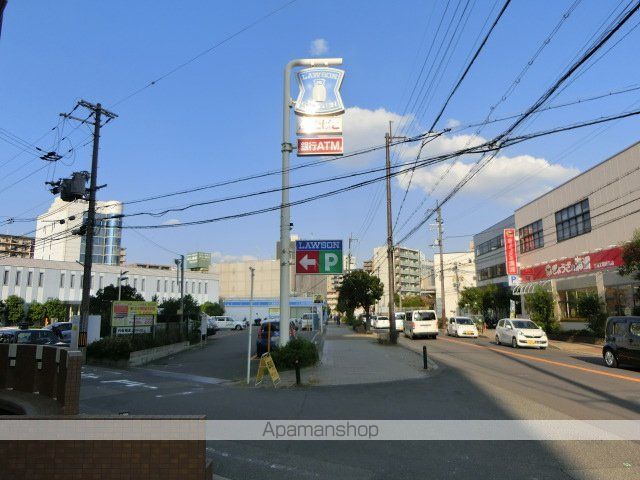 コンビニ　ローソン（コンビニ）まで830m