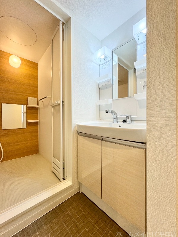 洗面設備　洗面化粧台付きで便利ですね♪