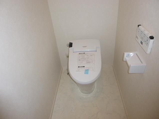 西武池袋線 椎名町駅 徒歩8分 3階建 築13年のトイレ写真