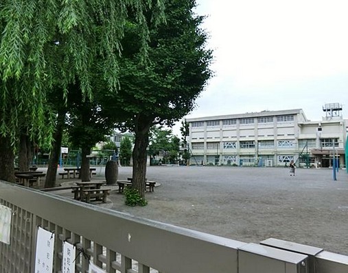小学校　板橋区立 板橋第二小学校（小学校）まで381m