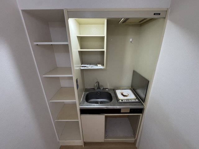 キッチン　※クリーニング前の写真です