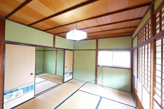 その他部屋・スペース　布団を敷いて一家で川の字で寝てもいいですね。