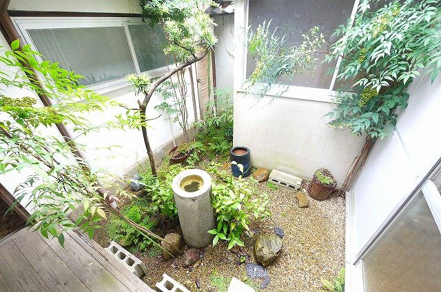 庭　洗濯物も干せる中庭です。