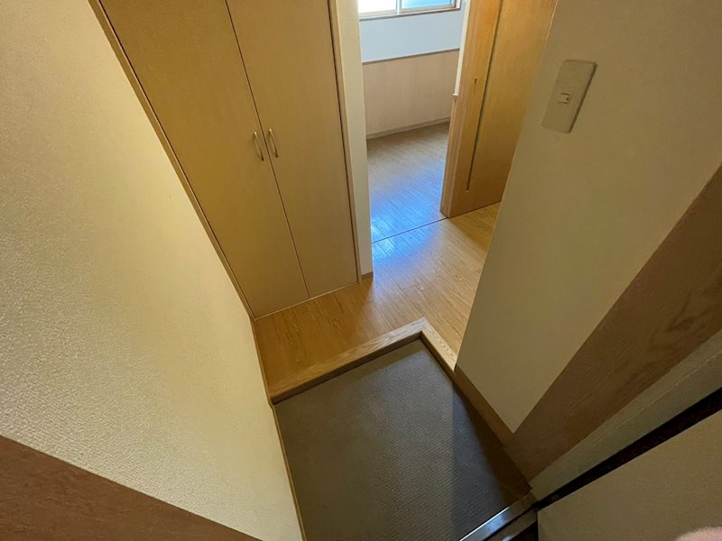 玄関　同建物別号室の室内写真です。（106号室）