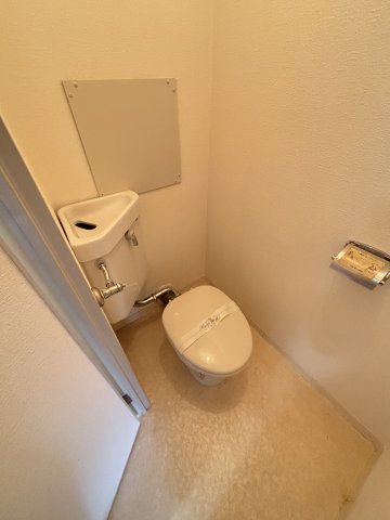 阪急京都線 淡路駅 徒歩14分 5階建 築49年のトイレ写真