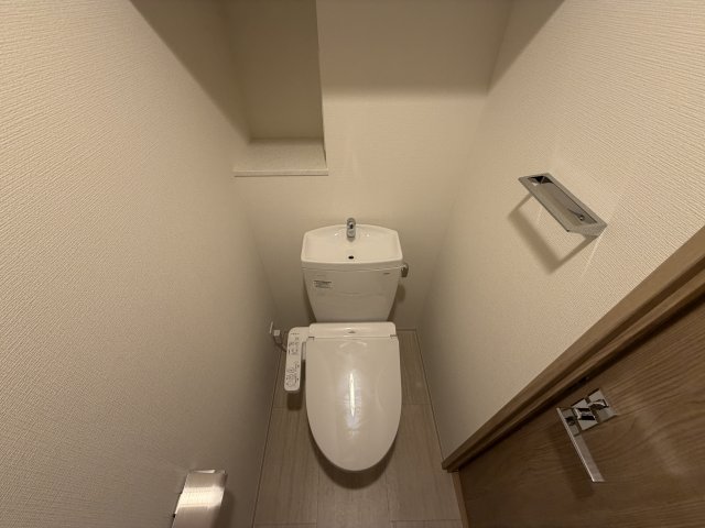 地下鉄中央線 九条駅 徒歩7分 15階建 築1年のトイレ写真