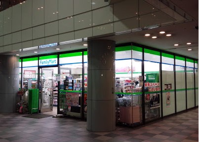 コンビニ　ファミリーマート　武蔵小杉タワープレイス店（コンビニ）まで460m