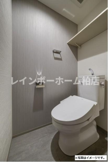 トイレ　温水洗浄便座です
