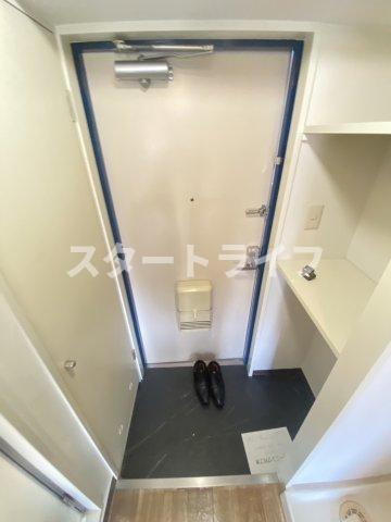 地下鉄御堂筋線 東三国駅 徒歩7分 8階建 築38年の玄関写真