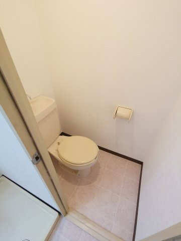 トイレ　別号室の画像です。ご参考下さい。