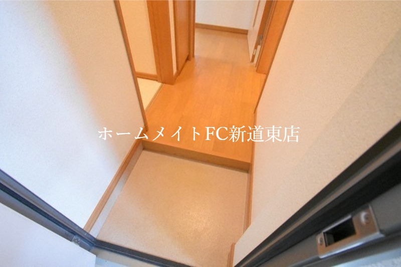 玄関　リビング