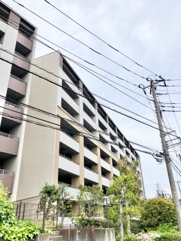 東急東横線 綱島駅 バス乗車時間：11分 最寄りバス停で下車 徒歩7分 築18年