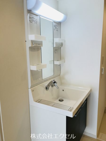 洗面設備　独立洗面台付きです。
