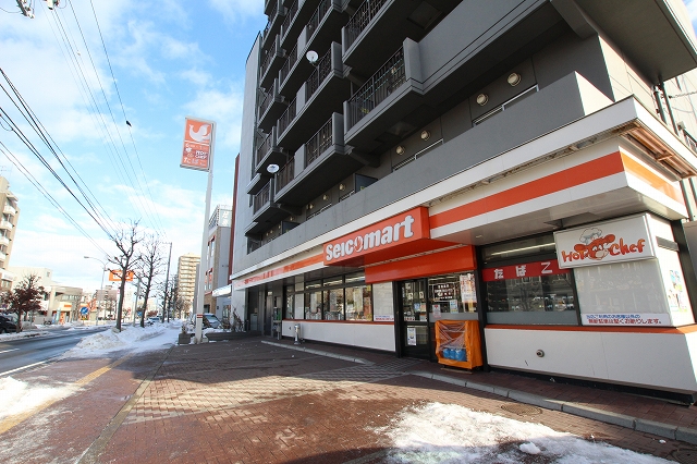 コンビニ　セイコーマートあべ平岸店（コンビニ）まで66m