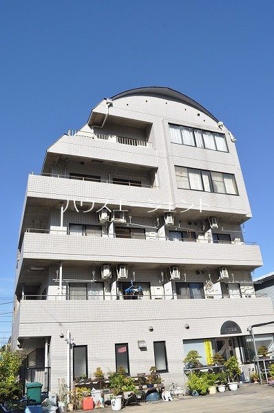 建物外観　鉄筋コンクリート、しっかりとした造りのマンションです。