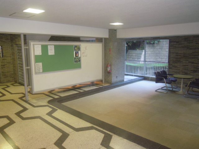 マンション雅叙苑の外観写真
