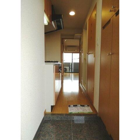 玄関　玄関からお部屋に向けて