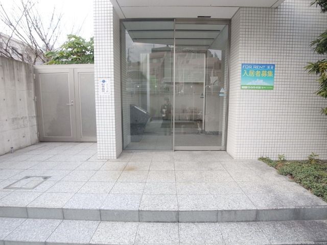 エントランス　ストーリア神宮前