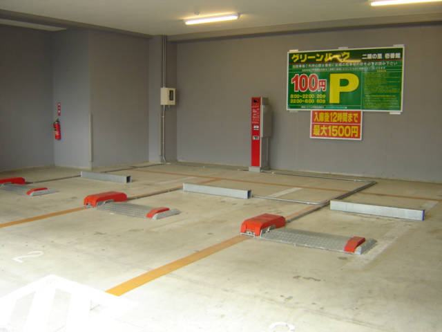 駐車場　☆1Ｆは100円パーキングです☆