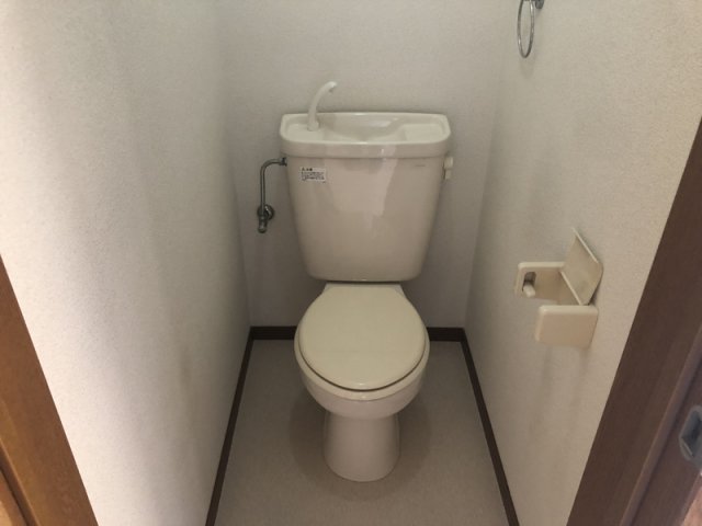 ＪＲ山陽本線 網干駅 徒歩37分 2階建 築26年のトイレ写真