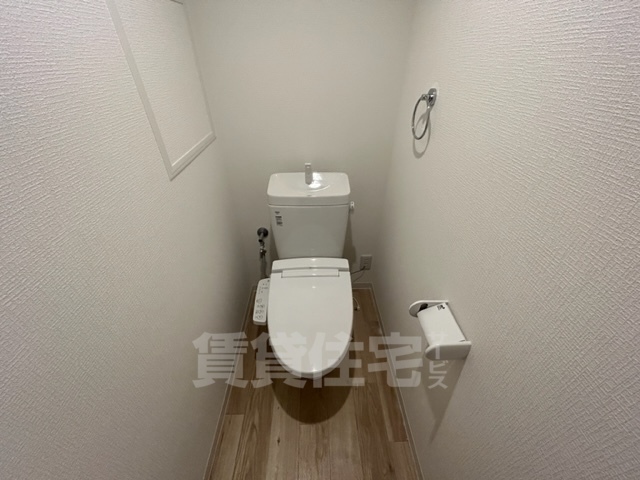 ＪＲ東海道本線 千里丘駅 徒歩7分 3階建 築4年のトイレ写真