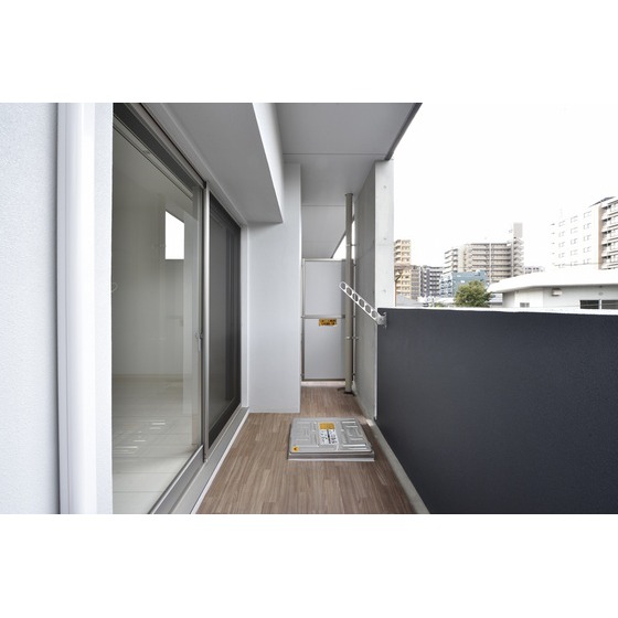 バルコニー　木目調のシートで見た目良し