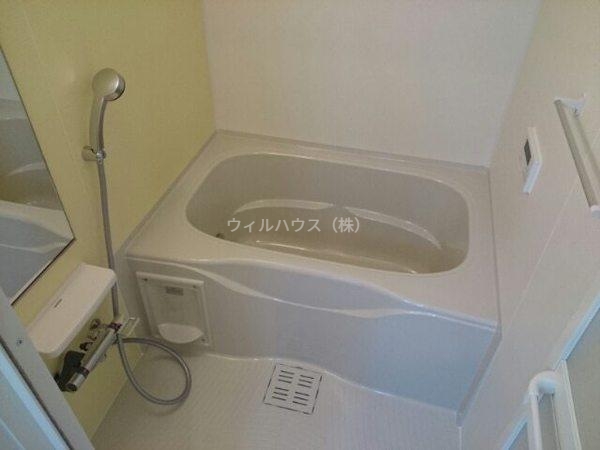 バス・シャワールーム　浴室乾燥機、追い焚き機能付きバス！