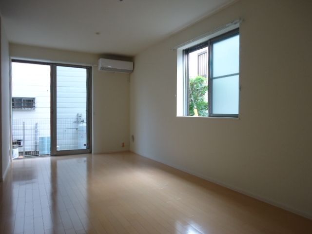 居室・リビング　★角部屋２面採光のお部屋です★