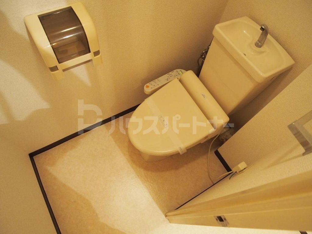 ＪＲ総武線 下総中山駅 徒歩15分 3階建 築35年のトイレ写真