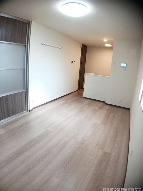 ブリリアン庄内の居間写真