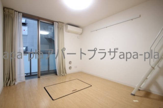 ルネス クレールの居間写真
