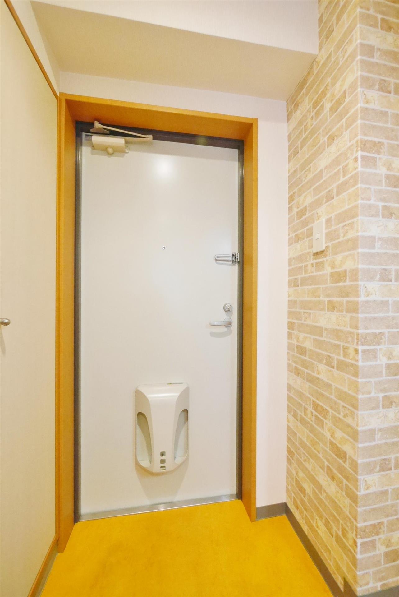堺町センタービルの玄関写真