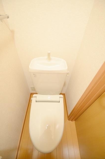 東武東上線 鶴瀬駅 徒歩9分 2階建 築22年のトイレ写真