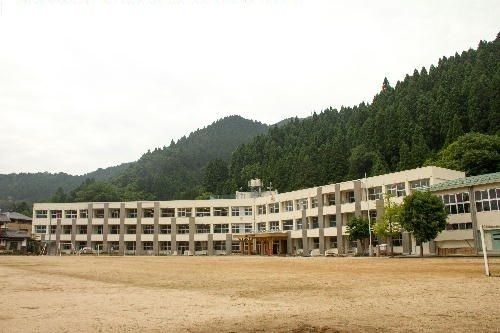 小学校　智頭町立智頭小学校（小学校）まで1200m